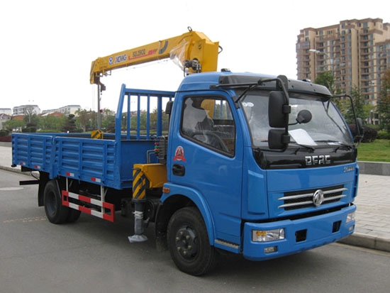 東風(fēng)多利卡6.3噸隨車(chē)吊