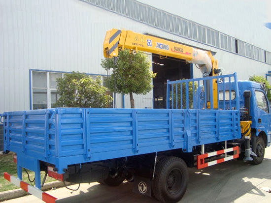 東風(fēng)多利卡6.3噸隨車(chē)吊