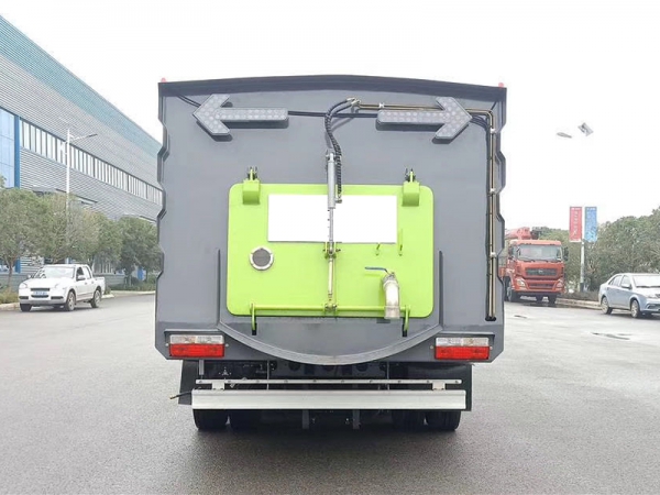 東風(fēng)D7多利卡洗掃車(chē)