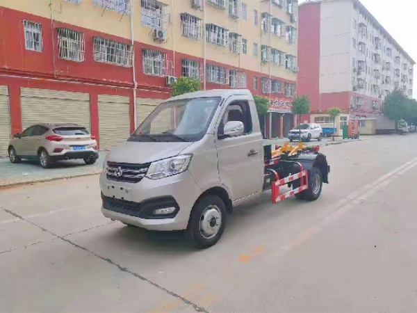 長(zhǎng)安國(guó)六汽油鉤臂（車廂可卸）式垃圾車（后雙輪）