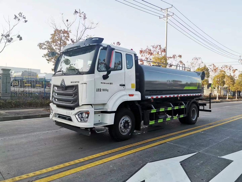 重汽豪沃14方灑水車(chē)