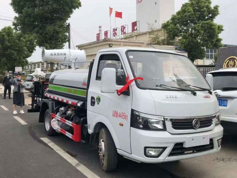 東風(fēng)途逸藍(lán)牌灑水車(chē)